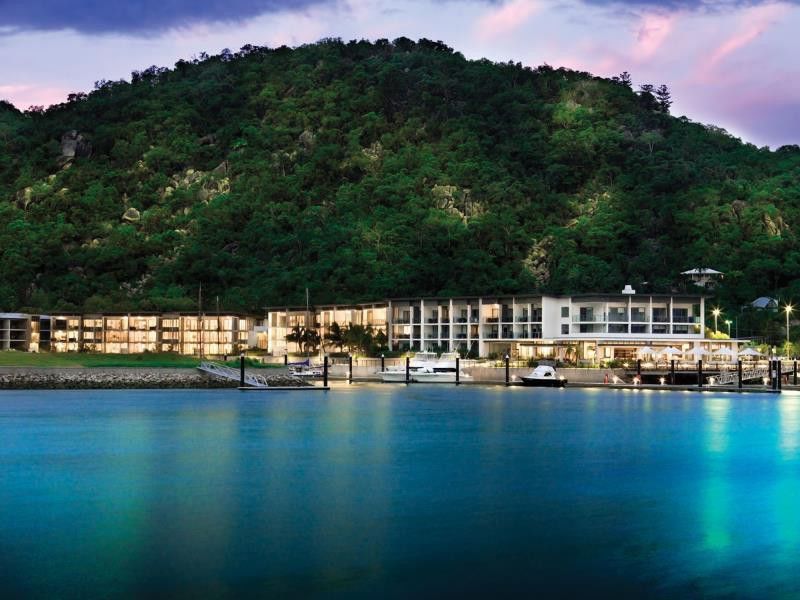 Peppers Blue On Blue Hotel Nelly Bay Exterior photo The resort at night