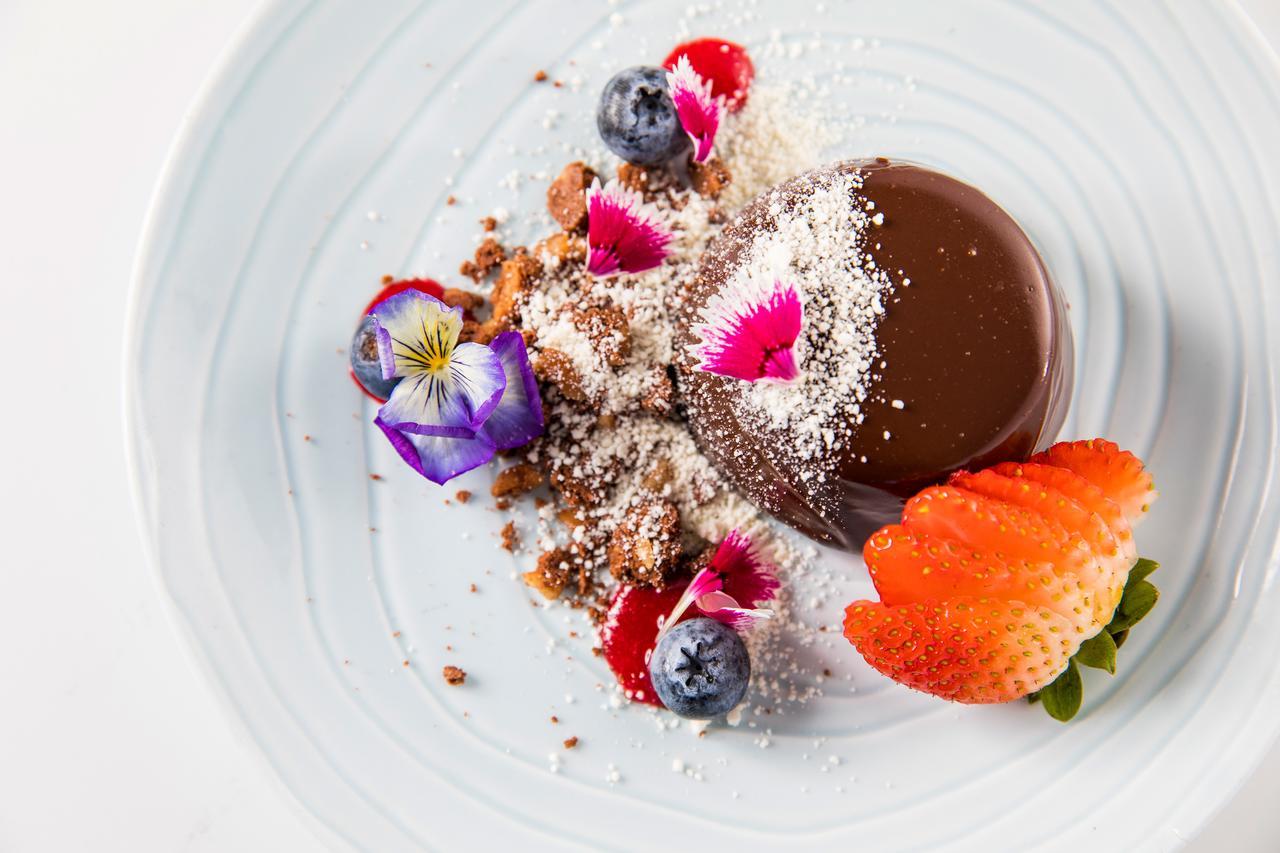 Peppers Blue On Blue Hotel Nelly Bay Exterior photo A chocolate dessert
